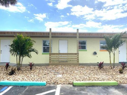 Pineapple Shores Retro Inn 2 in Daytona Beach, USA