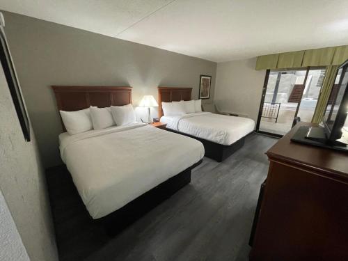 Pine Lake Resort and Banquets in LaPorte, USA