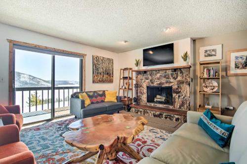 Updated Condo with Views and Deck Less Than 1 Mi to Grand Lake