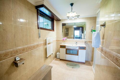 Azkorri Beach House - image 12