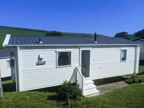 Large 4 person Couples and Family Caravan in Newquay Bay Resort