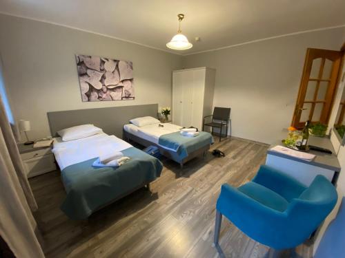 Quadruple Room with Two Bedrooms image 2