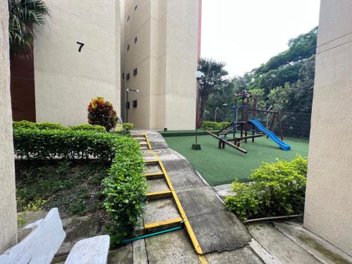 Quiet, Luxury Apartment with Pool - www-caligari-rentals in Comuna 1