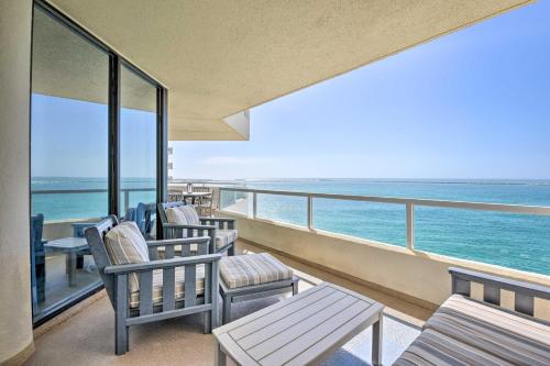 Gulf View Destin Condo with Resort Pool and Spa!