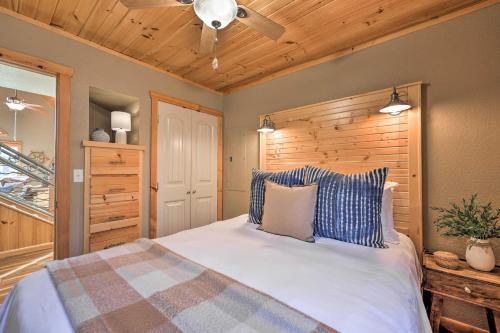Pet-Friendly Grand Lake House with Dock and Kayaks! - image 2