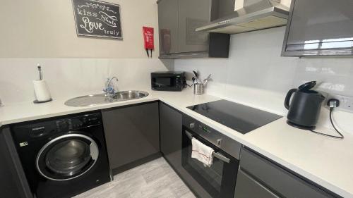 Kitchen, Hosted By Ryan - 1 Bedroom Apartment in Toxteth