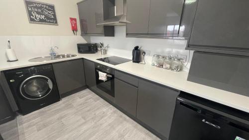 Kitchen, Hosted By Ryan - 1 Bedroom Apartment in Toxteth