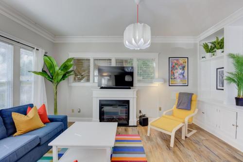 Hip and Spacious Midtown Cottage near Beale Street in Memphis, USA