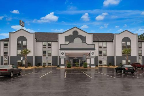 Best Western Bradbury Inn & Suites