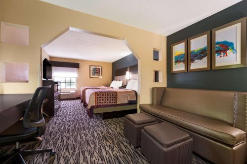 Best Western Bradbury Inn & Suites Room Type - Queen Suite with Two Queen Beds - Disability Access