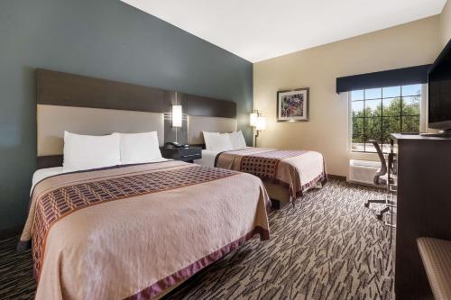 Best Western Bradbury Inn & Suites Room Type - Queen Room with Two Queen Beds - Disability Access/Bath Tub