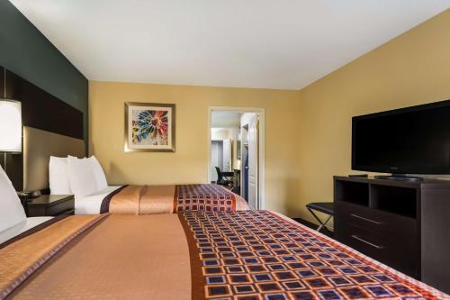 Best Western Bradbury Inn & Suites - image 11