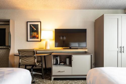 Holiday Inn Newark International Airport