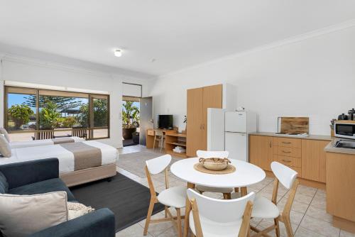 COAST motel & apartments in Port Noarlunga South