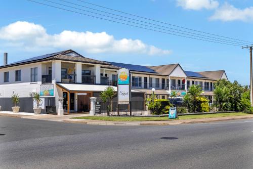 Coast Motel and Apartments