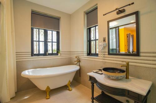 room detail thumbnail 2