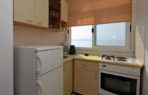 Kitchen, Apartments Adrion in Drasnice