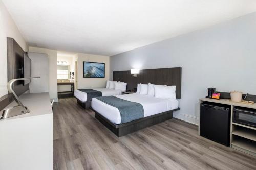 2 queen beds