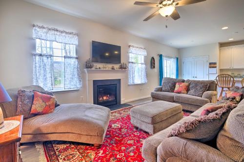 Riverside House with Kayaks, Piano and Fireplace