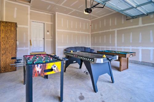 Riverside House with Kayaks, Piano and Fireplace