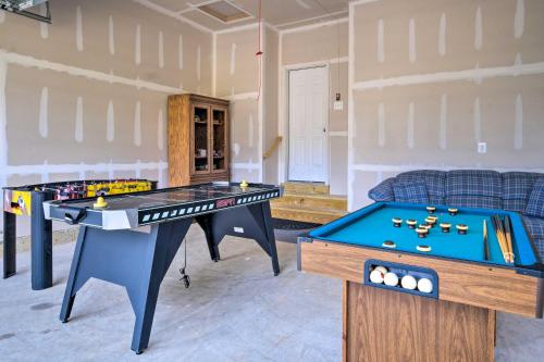 Riverside House with Kayaks, Piano and Fireplace