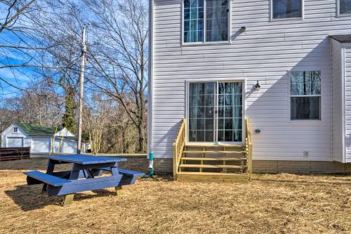 Riverside House with Kayaks, Piano and Fireplace