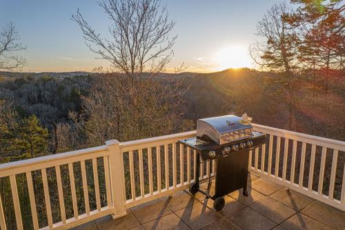 MAJESTIC MOUNTAIN MANOR- Spectacular Mtn & River VIEWS, 5bed 4ba,Resort amenities