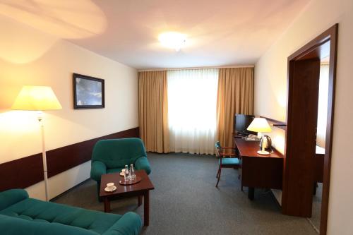 One-Bedroom Apartment image 3