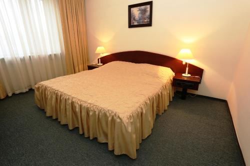 One-Bedroom Apartment image 4