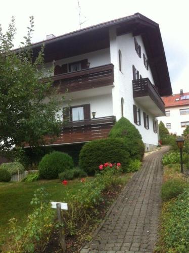 Wunderschöne Wohnung in Spiegelau mit Terrasse, Grill und Garten