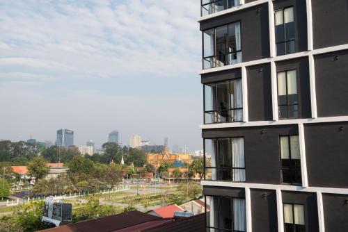 431010959 GLOW PARK HOTEL Grand Royal Palace