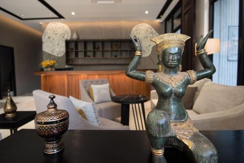 431011021 GLOW PARK HOTEL Grand Royal Palace