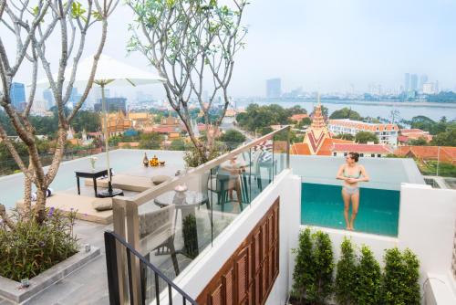 431011189 GLOW PARK HOTEL Grand Royal Palace