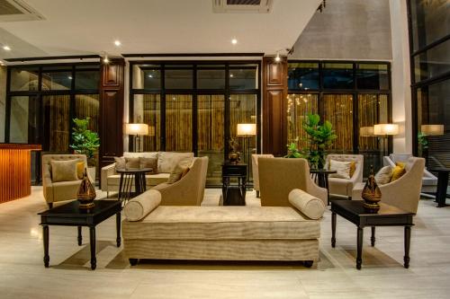 431011224 GLOW PARK HOTEL Grand Royal Palace