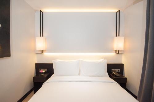 GLOW PARK HOTEL Grand Royal Palace Room Type - Superior Queen Room