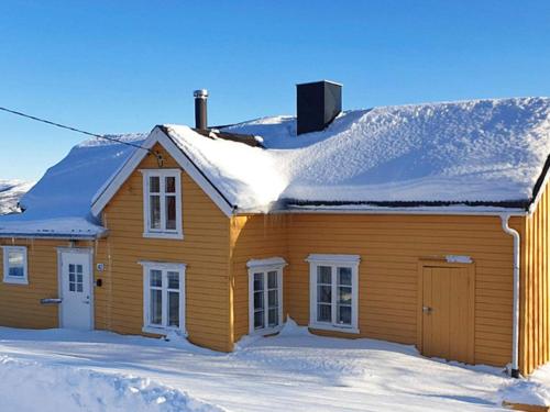 5 person holiday home in Skutvik