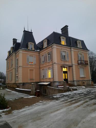 Appartement avec terrasse au château - Location saisonnière - Dasle