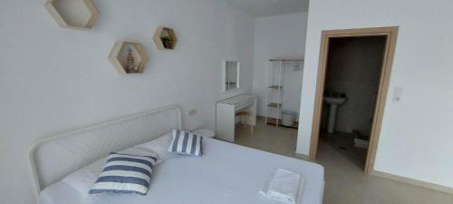 Telhinis Hotel - image 11