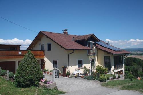 Große Wohnung in Fürsteneck mit Grill und Terrasse