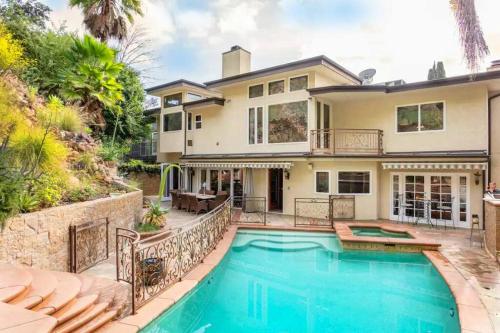 Lavish Classic Villa in Hollywood Hills