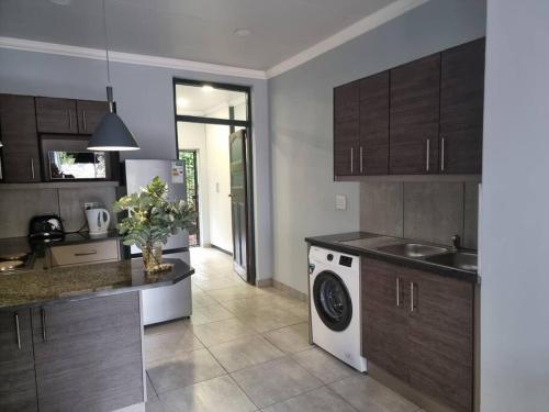 Tarrentoela selfcatering guesthouse in คาทู