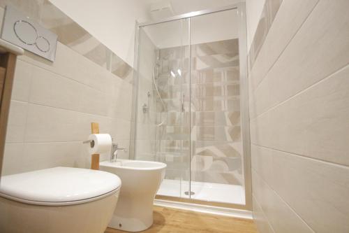 Double Room with Private Bathroom image 2