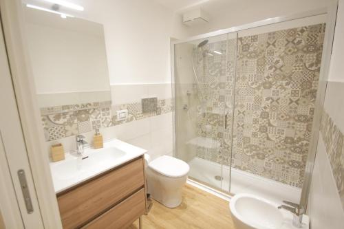 Double Room with Private Bathroom image 4