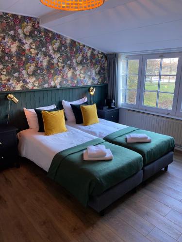 2 twin beds