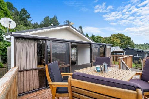 Point Retreat - Lake Rotoiti Holiday Home