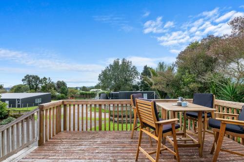 Point Retreat - Lake Rotoiti Holiday Home