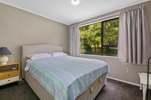 Point Retreat - Lake Rotoiti Holiday Home