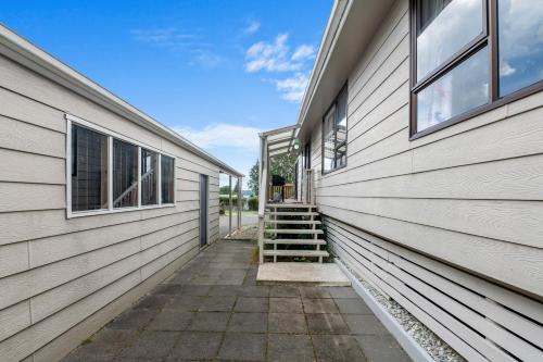 Point Retreat - Lake Rotoiti Holiday Home