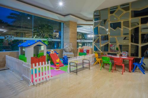Club dei bambini, Royal Regantris Cendana  near Balai Pemuda