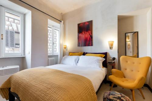 Rome As You Feel - Torre Argentina Art Apartment - main image